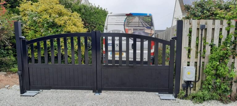 “Cezzane” design Black Aluminium Gates