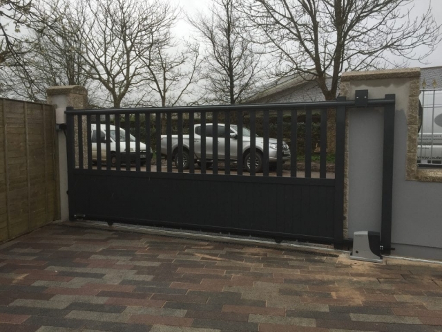 Anthracite Aluminium Sliding Gate Anthracite Aluminium Sliding Gate
