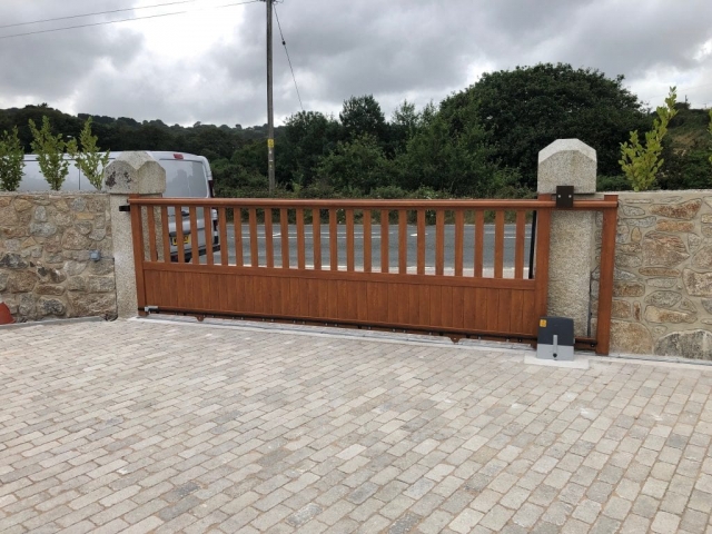 Golden Oak Effect Aluminium Gate Golden Oak Effect Aluminium Gate