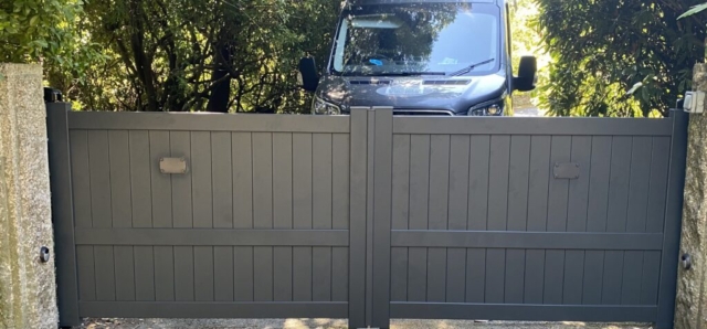 Mattise Aluminium Gates Aluminium gates to Matisse design in RAL 7016 Anthracite grey