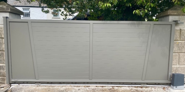Horizal aluminium sliding gate to "Alga 2" design Horizal aluminium sliding gate to "Alga 2" design with CAME BXV gate motor