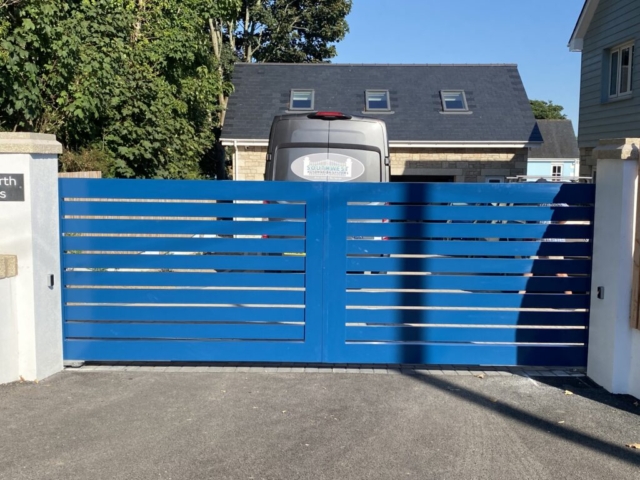 Bespoke aluminium gates Bespoke design aluminium entrance gates on CAME frog 24v motors