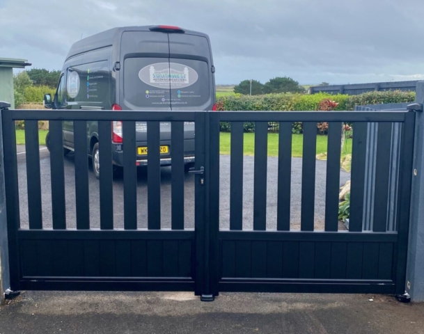 Manual Gates