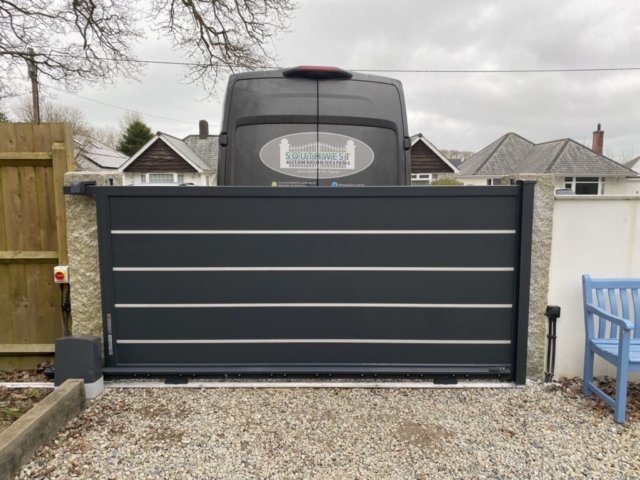 "Kantum" Sliding Gate