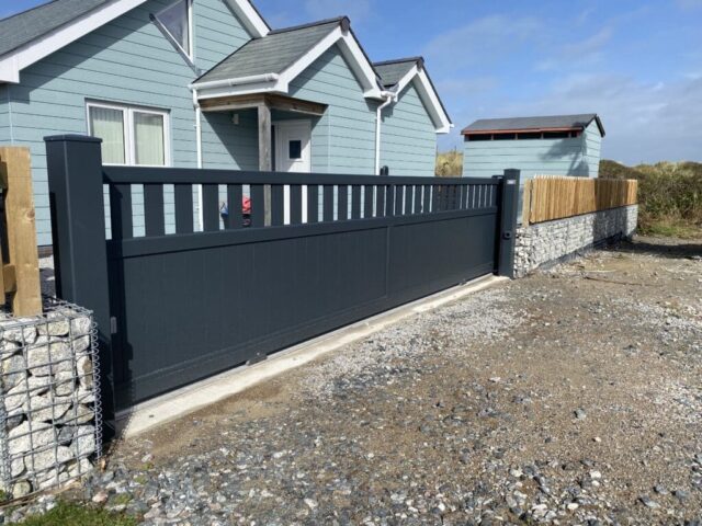 Seram Sliding Gate